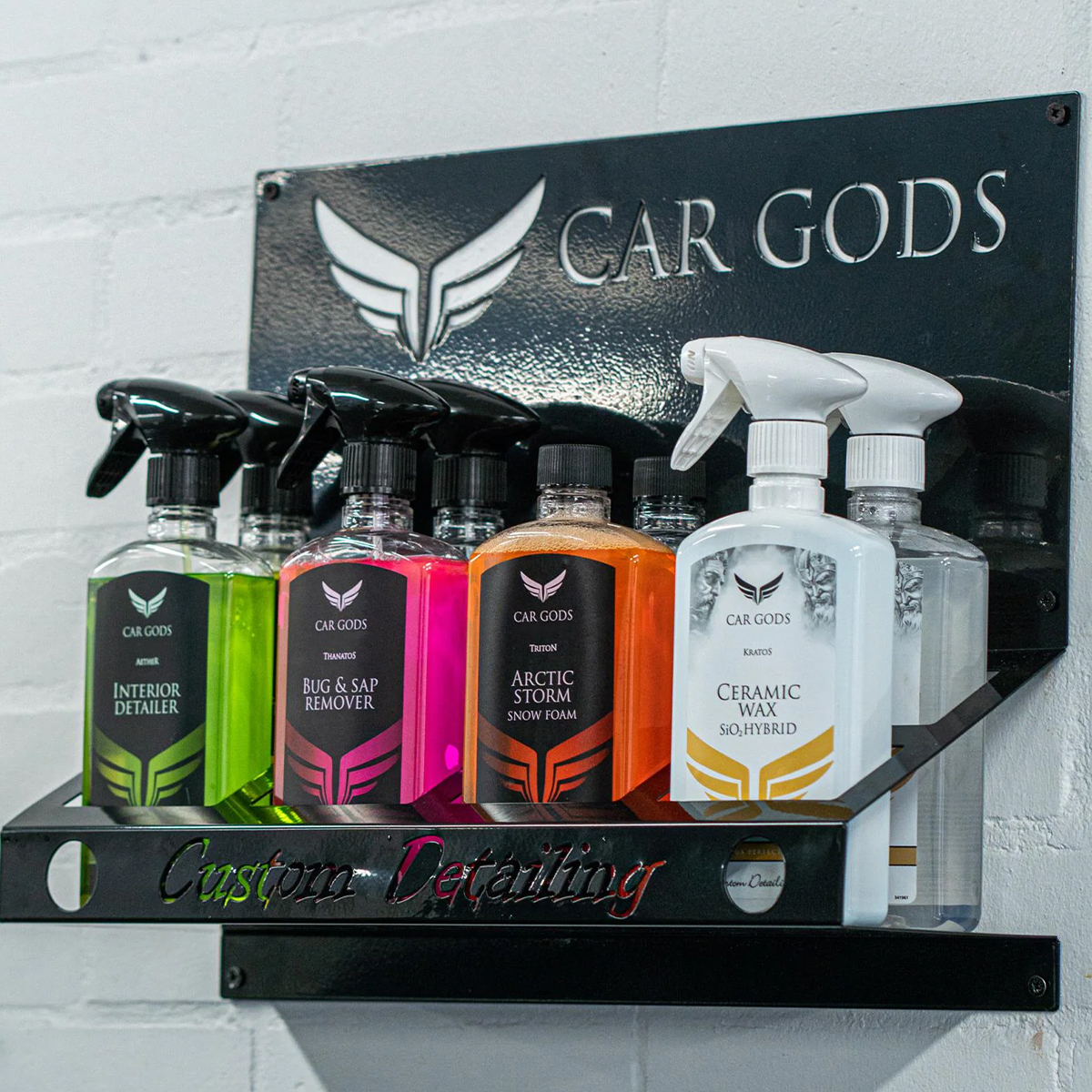 The included fittings make wall mounting a breeze, whilst the modern jet-black design with laser cut branding adds a touch of sophistication to your garage or workshop. The Car Gods Metal Product Holder keeps your car cleaning essentials neatly organised and provides quick and easy access to your favourite products.