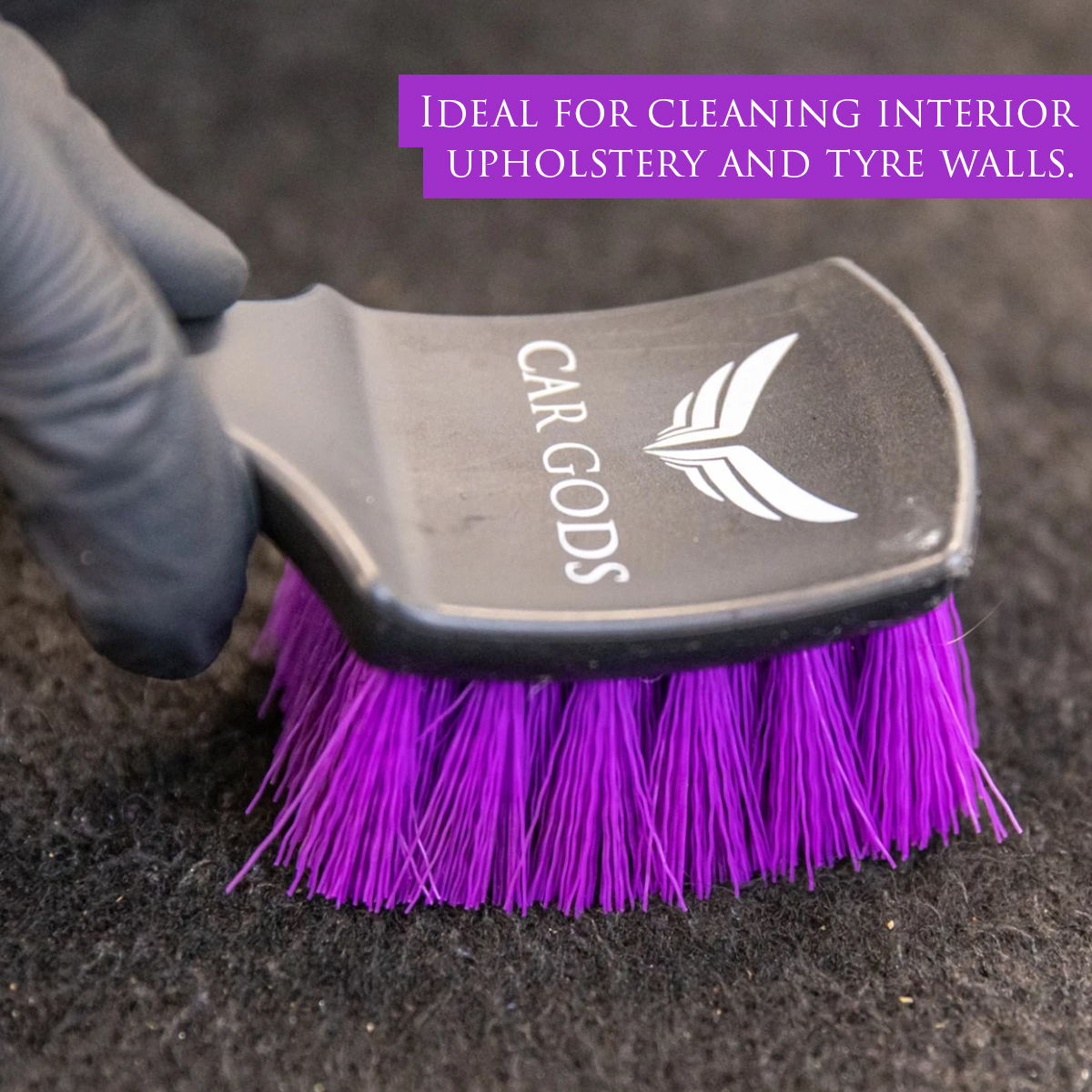 Ideal for cleaning both interior upholstery and tyre walls.
